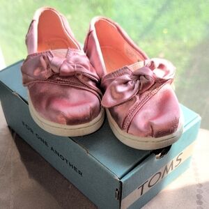 TOMS Kids Shiny Pink Bow Dress Shoes